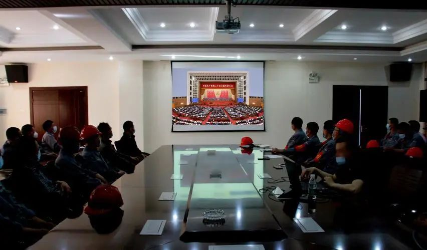 學(xué)習(xí)二十大、永遠(yuǎn)跟黨走、奮進(jìn)新征程！楚勝集團(tuán)組織全體